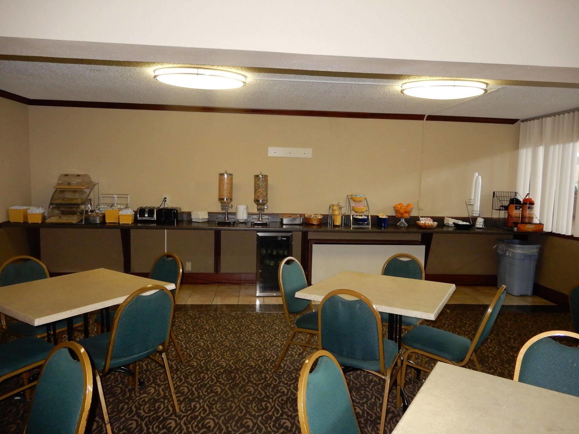 Clarion Hotel Milwaukee Airport Buitenkant foto